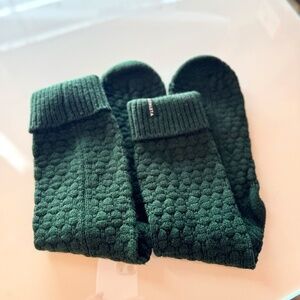 BRAND NEW, ATHLETA WOMEN'S COZY SOCKS, ONE SIZE, GREEN